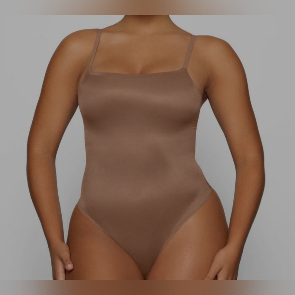 SKIMS BARELY THERE THING BODYSUIT sz Medium Brand new never worn